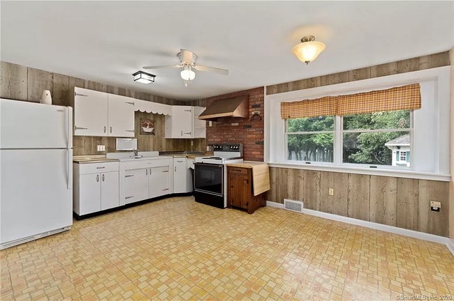 Building Photo - 73 Wepawaug Dr