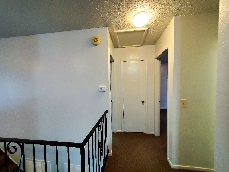Building Photo - 515 S Mt Carmel St