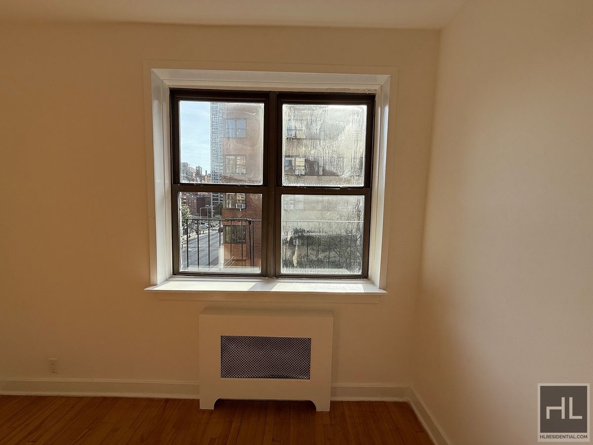 Building Photo - East 61 Street