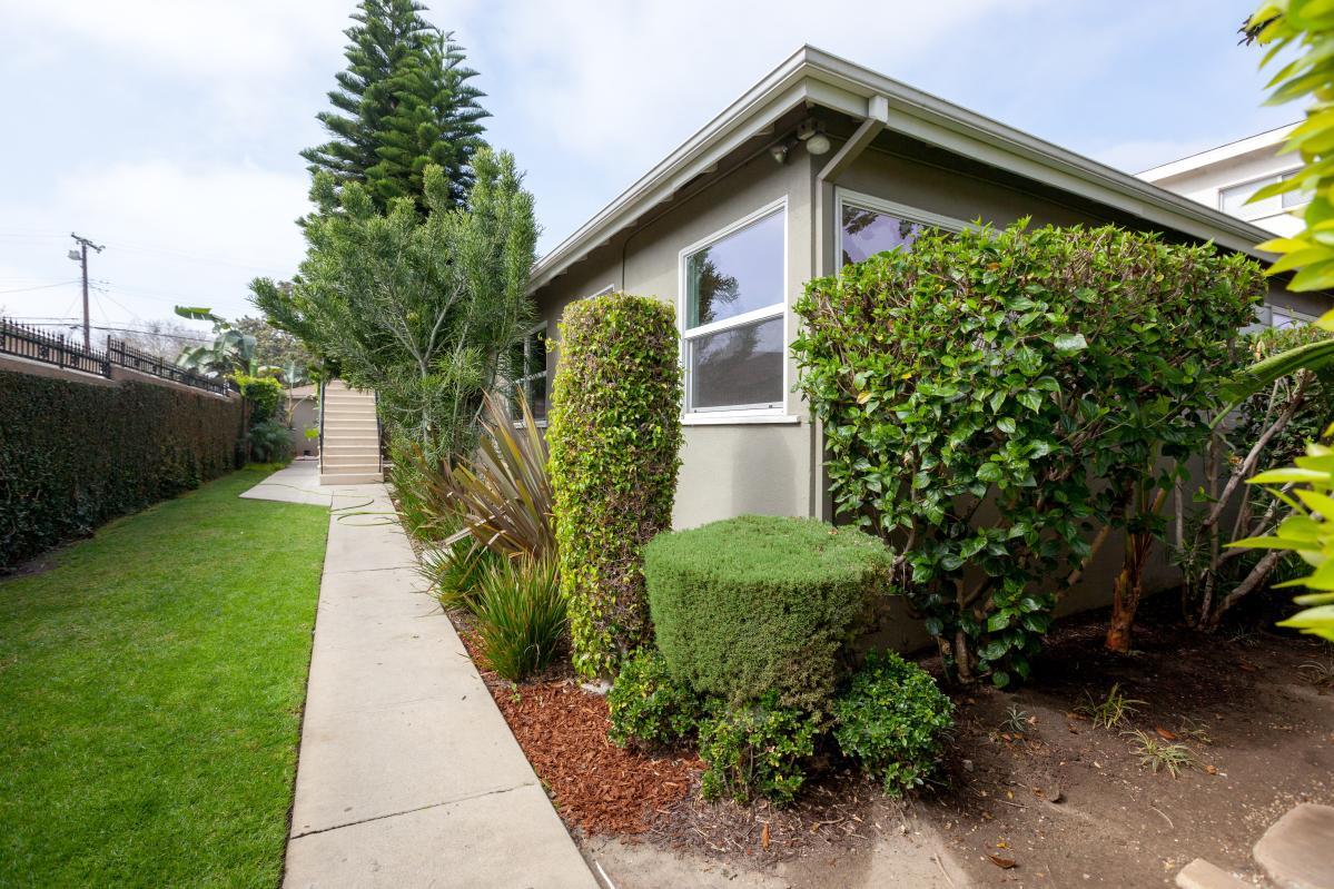 property entrance - 3825 1/2 Sawtelle Blvd