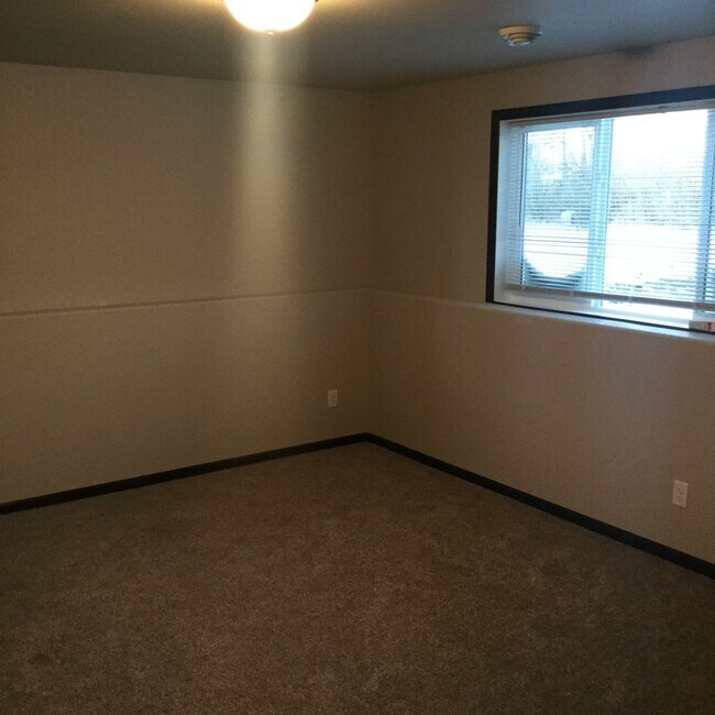 Building Photo - 3 Bed 3 Bath Single Family Home