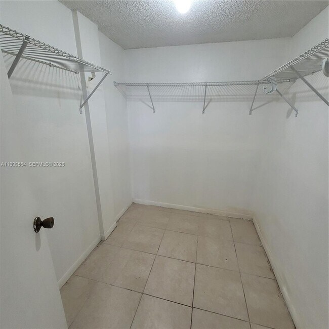 Building Photo - 10090 NW 80th Ct