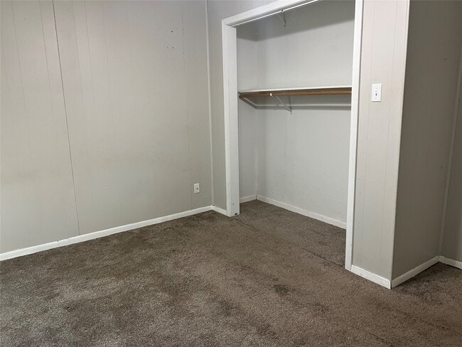 Building Photo - 810 S Brownell St