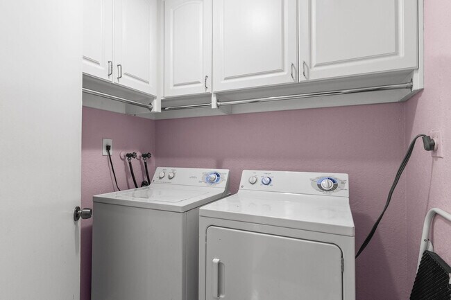 Building Photo - 9119 Limetree Ln