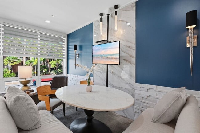 Building Photo - Furnished 2 bedroom
