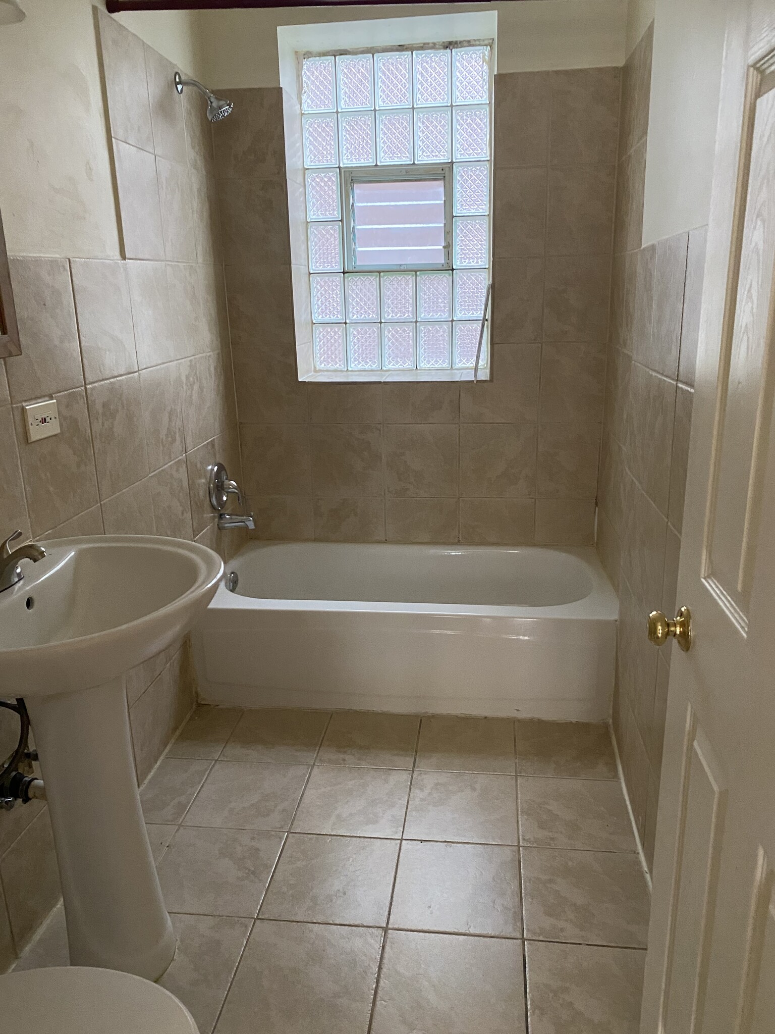 Bathroom - 4930 N Kedzie Ave