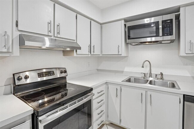 Building Photo - 546 Orange Dr
