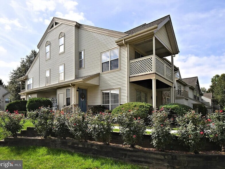 Building Photo - 1808 Foxmeadow Cir