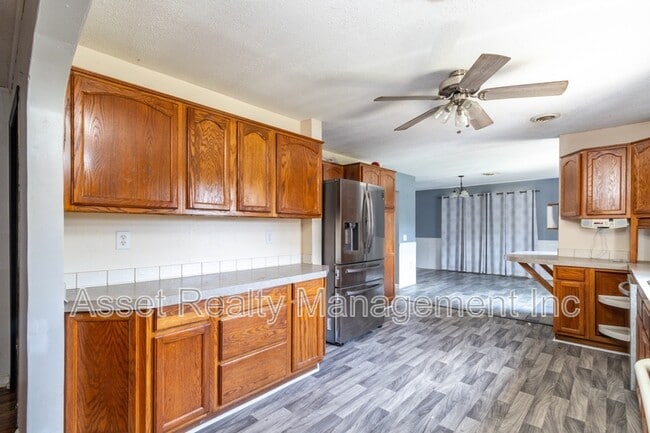 Building Photo - 817 Ridgeview Dr