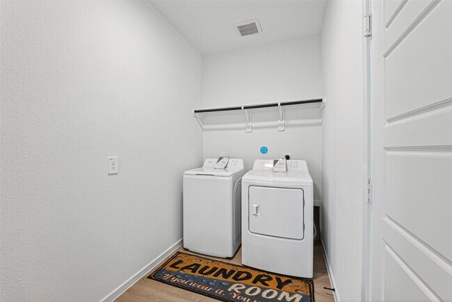Building Photo - 407 Robin Ct