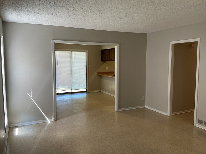 Building Photo - 27 Breezewood Cv