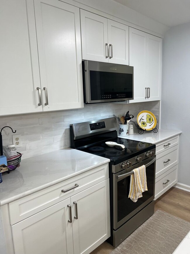 Building Photo - Beautifully Updated 3-Bedroom in Bridgepointe