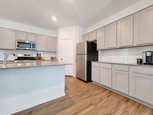 Building Photo - Spacious 4-Bedroom, 3-Bath Single-Family H...