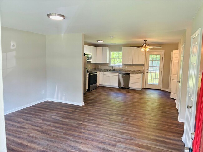 Building Photo - Freshly Renovated 3BR/2BA Home with Huge Fenced Backyard | Section 8 Welcome