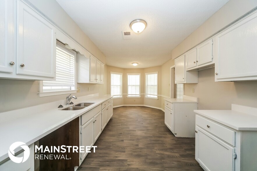 Building Photo - 5304 Shady Ridge Dr