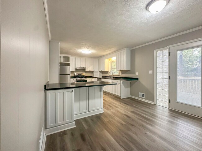 Building Photo - 829 North Ave