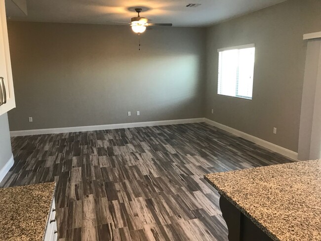 Building Photo - Very nice Townhouse in Santa Clara, with a...