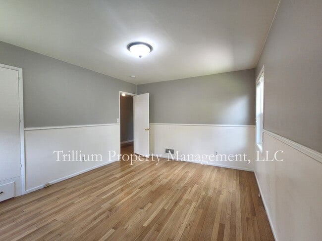 Building Photo - 5114 SE 51st Ave