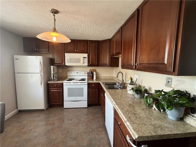 Building Photo - 3000 Ridge Rd