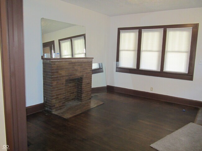 Building Photo - 3211 N Park Ave
