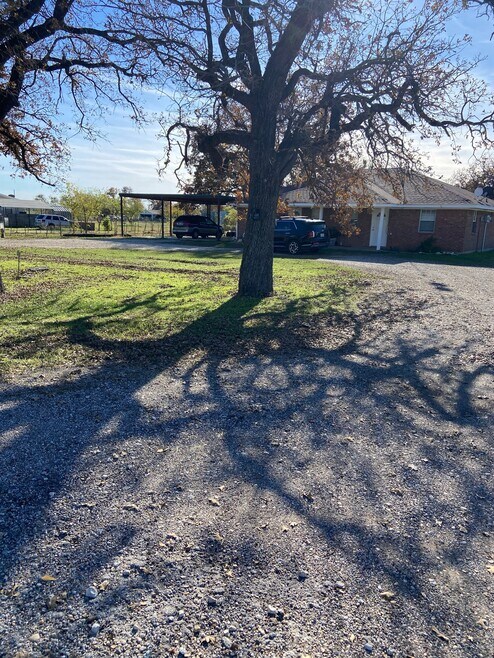 Building Photo - 615 S Pleasant Hill Rd