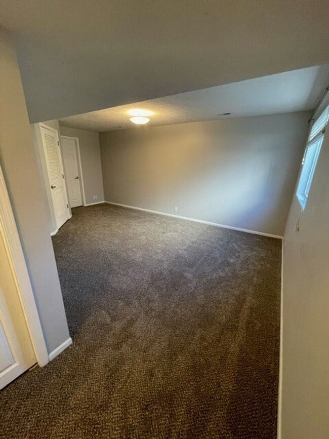 Building Photo - Beautifully Updated Papillion Townhome Nea...