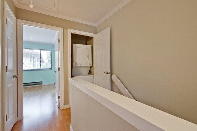 Building Photo - Popular Woodside Commons at Its Finest.