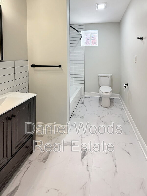 Building Photo - 4813 Chestnut St