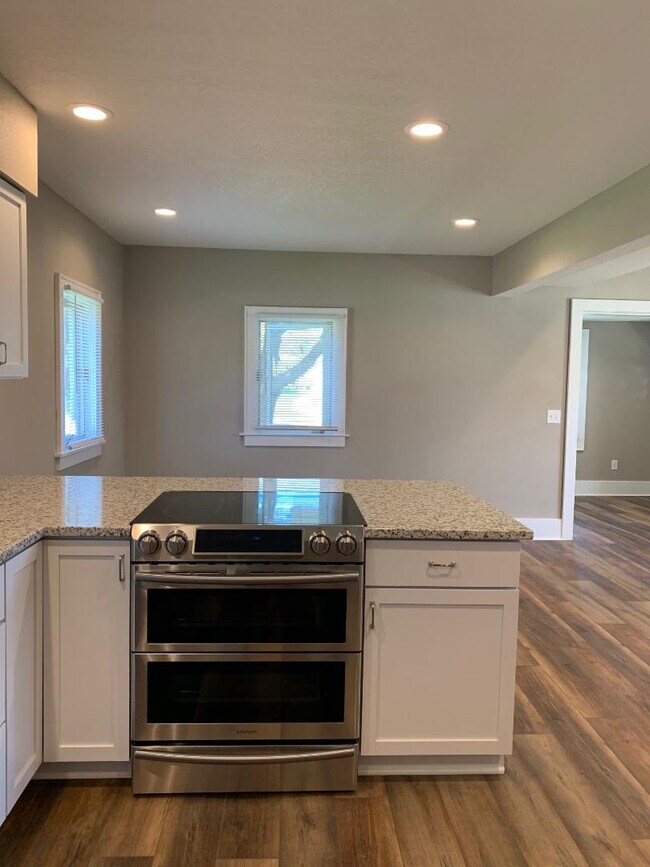 Building Photo - 1502 Sugar Grove Ave