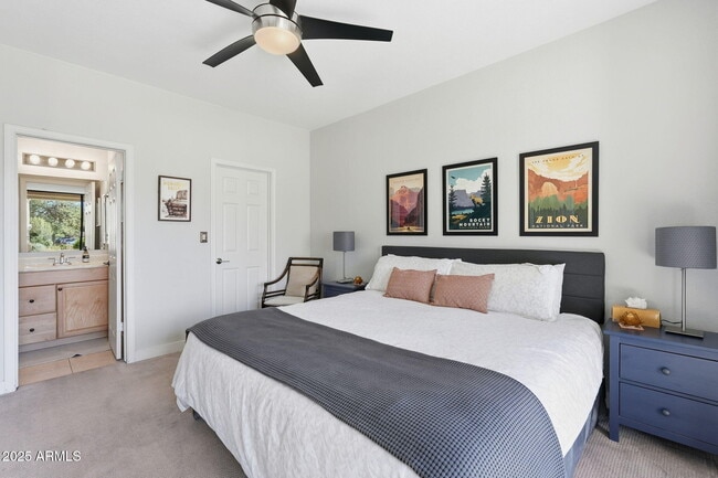 Building Photo - 9708 E Vía Linda