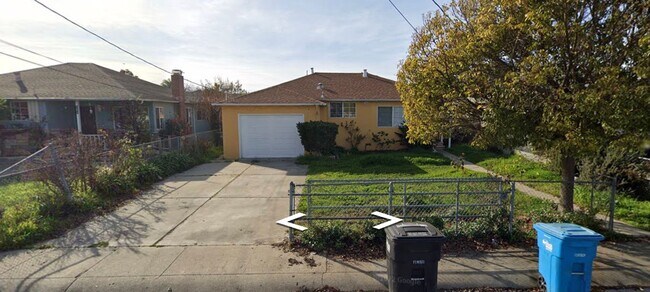 Building Photo - Beautifully Remodeled 3 Bedroom Home Near Stanford & Major Tech Campuses!