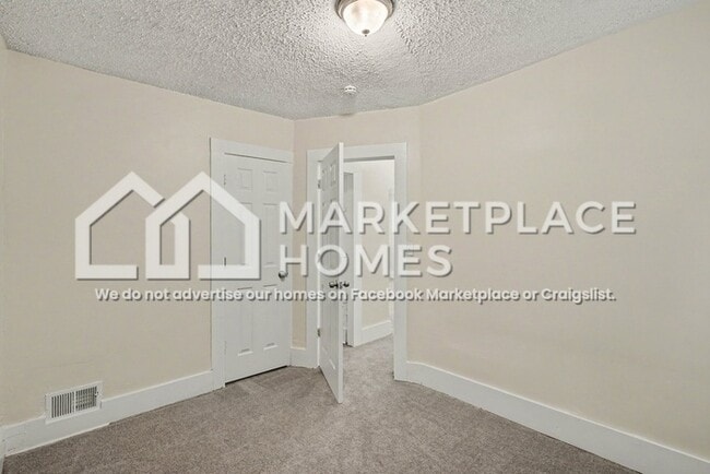 Building Photo - 15710 Northlawn St
