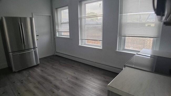 Building Photo - 25 Chester St