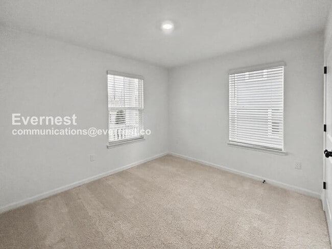 Building Photo - 456 Blair Rd