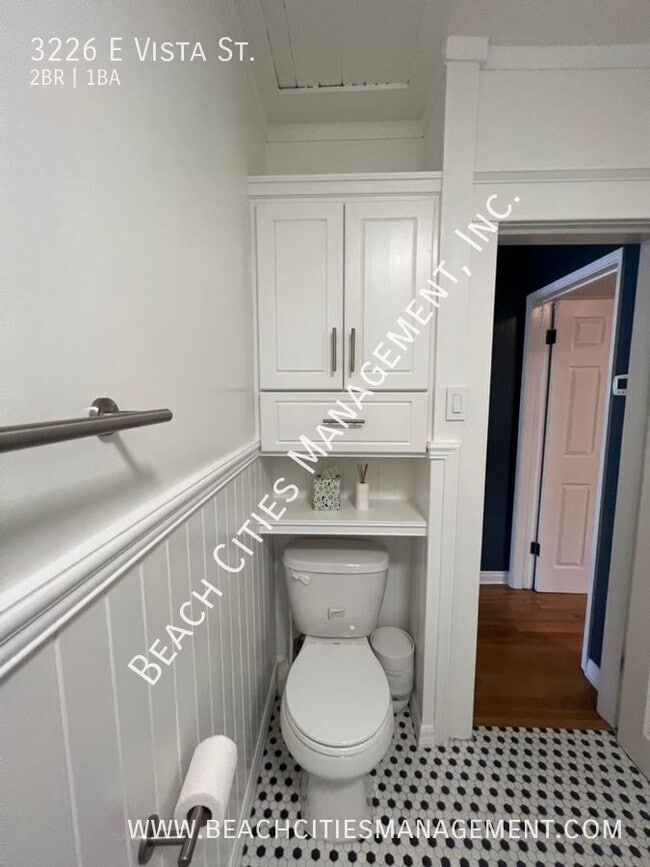 Building Photo - 3226 E Vista St