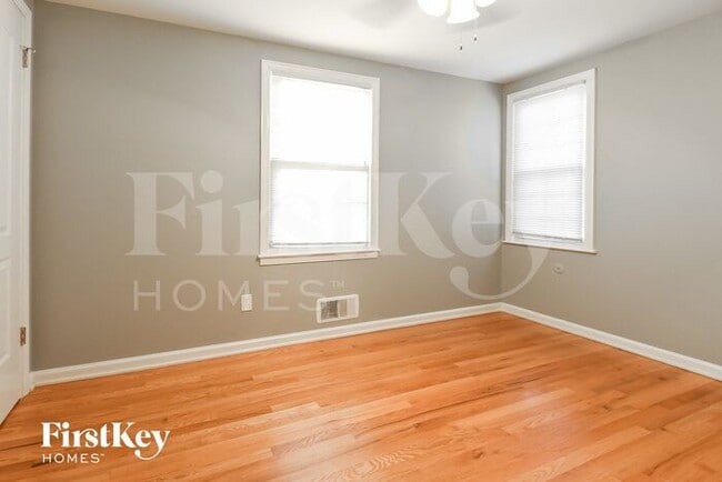 Building Photo - 9648 Roe Ave