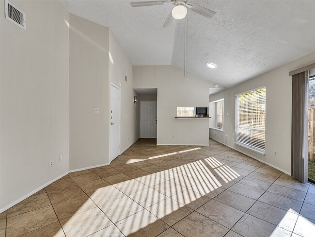 Building Photo - 22125 Diane Dr