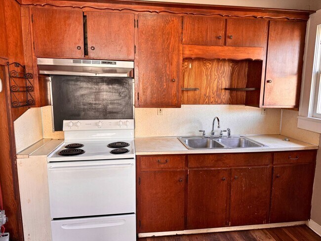 Building Photo - 1710 Monroe St