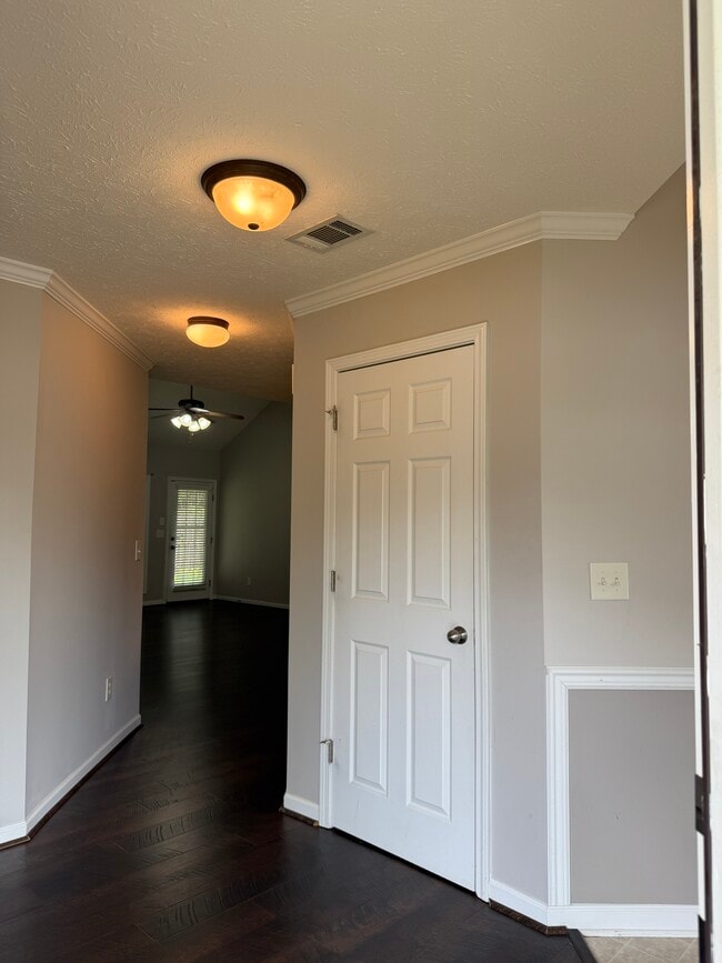 Building Photo - Santee Court