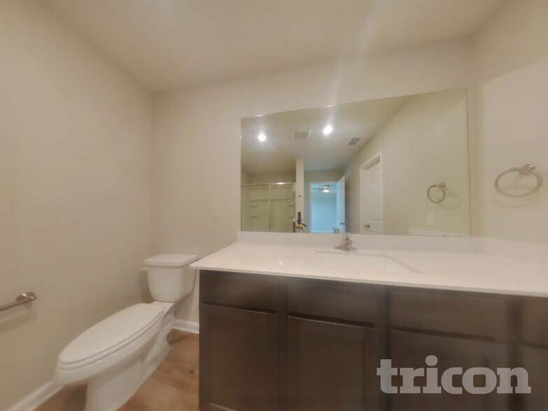 Building Photo - 227 Drifter Dr