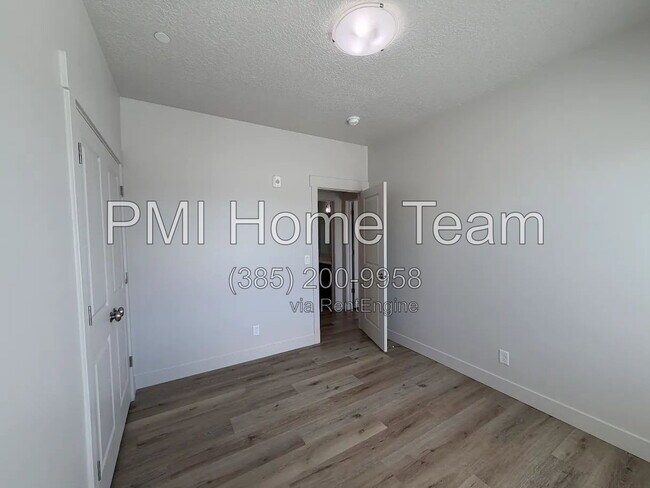 Building Photo - 2874 Kiesel Ave