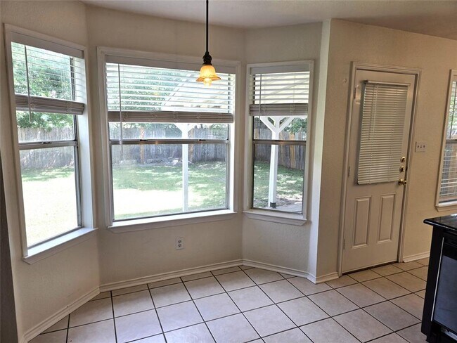 Building Photo - 1600 Hollow Tree Blvd