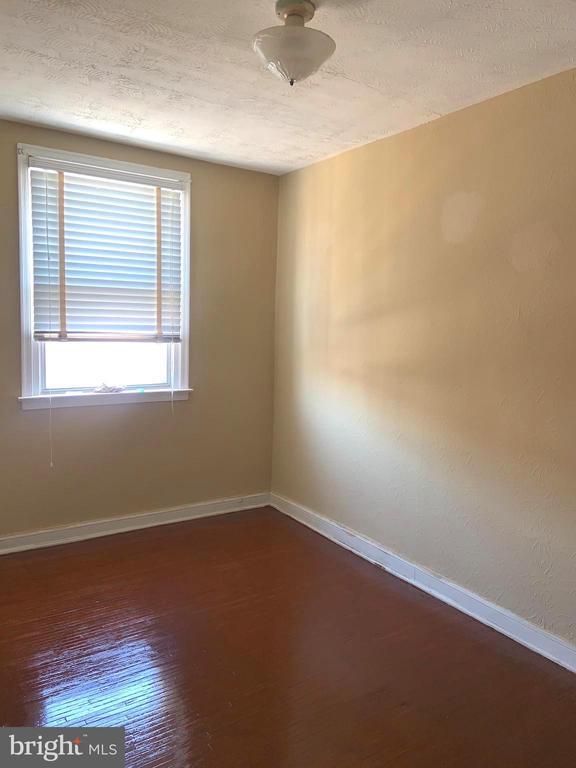 Building Photo - 4613 Hartel Ave