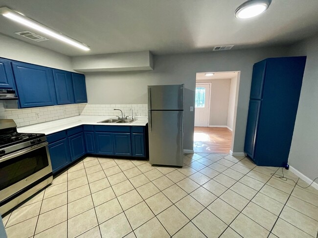 Building Photo - 9451 Hindi Dr