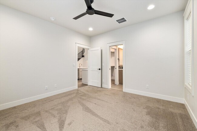 Building Photo - 3903 W Spring House Ln