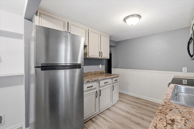 Building Photo - 9535 Listeria St