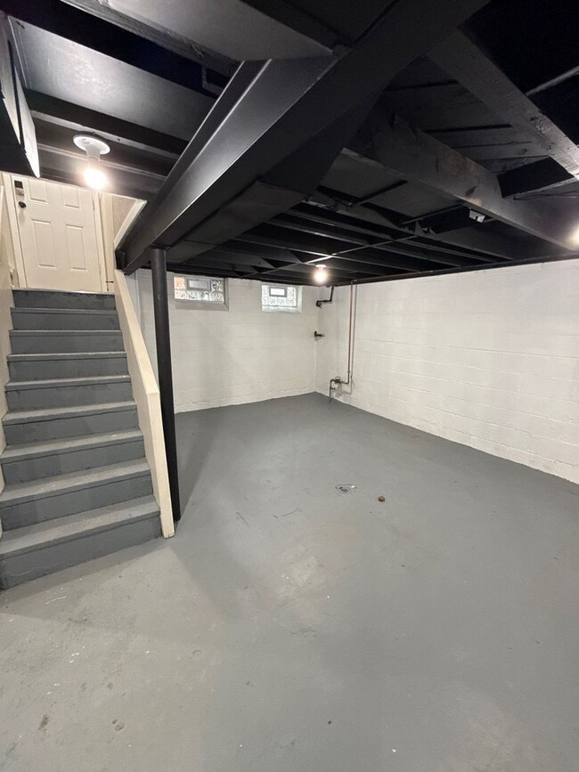Building Photo - Renovated 3-Bedroom Home – We Welcome Sect...