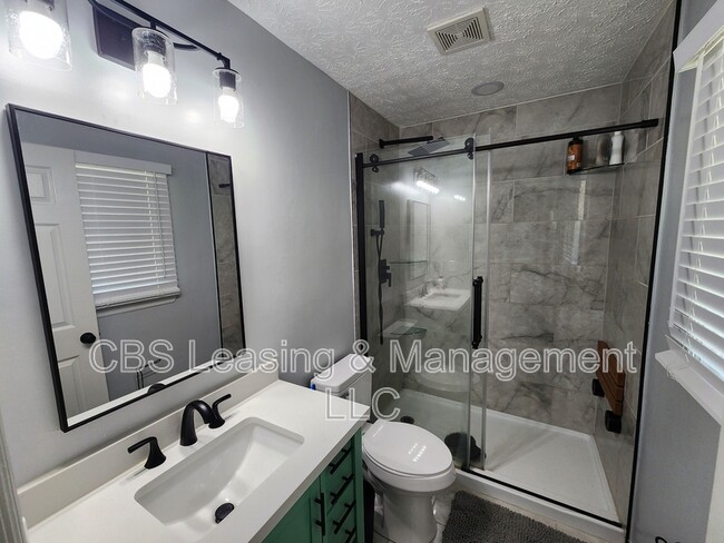 Building Photo - 5126 Stonegate Dr