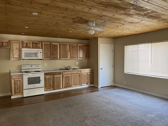 Primary Photo - Walk to town 1 Bedroom Apartment