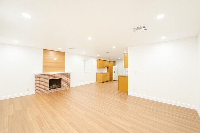 Building Photo - 1027 Beech Rd